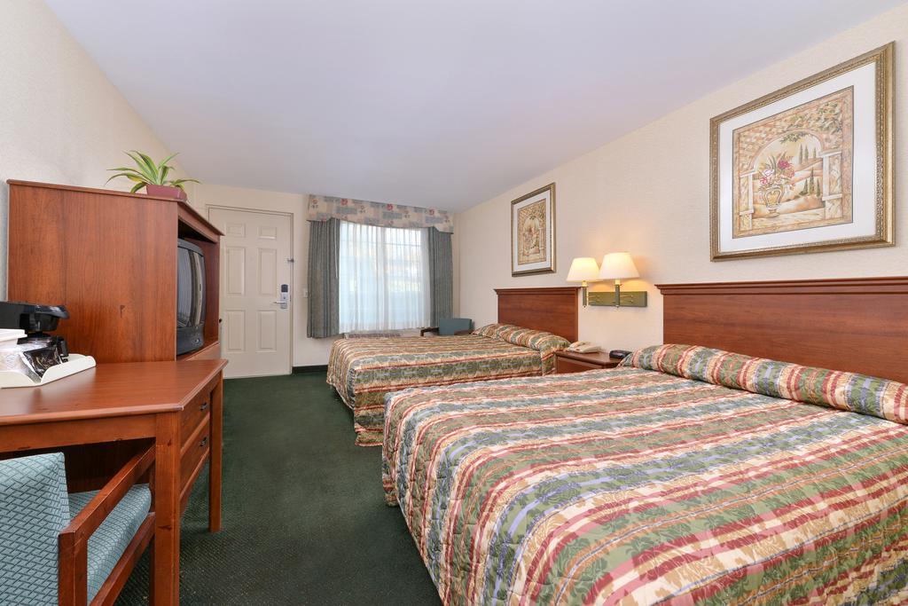 Tower Inn And Suites Of Guilford / Madison Room photo